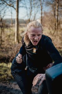 Deelnemer doet Krav Maga oefening tijdens Special Forces training